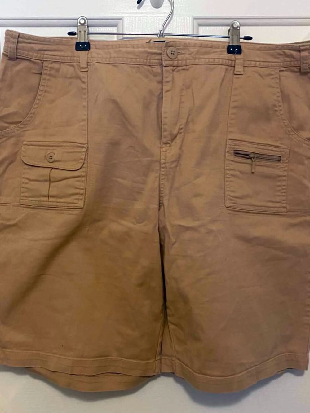 WOMEN'S TAN CARGO SHORTS WITH FRONT UTILITY POCKETS-SIZE 20W